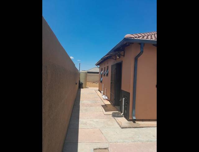 2 BEDROOM PROPERTY TO RENT IN PROTEA GLEN